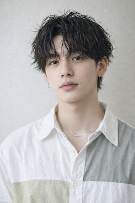 束感黒髪ナチュラル人気流行フェザーパーマ韓国風