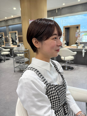 キュッとまとまる♪コンパクトショート×ベージュカラー