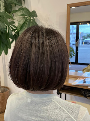 ショートボブ。ほんのり重めに落ち着きのあるボブスタイルです。