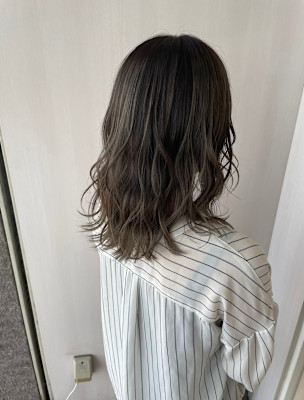 20代、30代、40代に大人気！大人くびれ外ハネミディアム