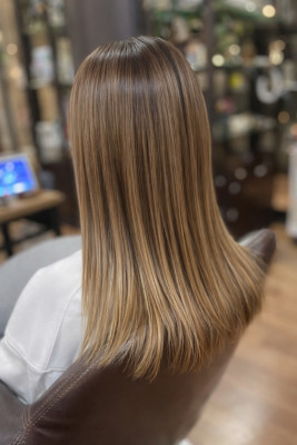 大人ナチュラルな透明感ベージュカラー