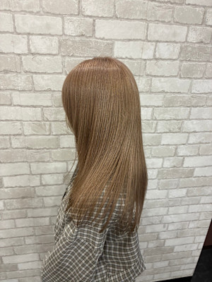 ミルクティーカラー　ブリーチ　ケアブリーチ　白髪ぼかし