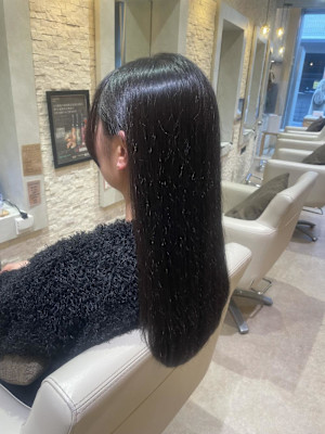 前髪ストレート×姫カットでつくるツヤ髪スタイル