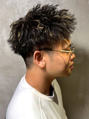 メッシュ ツイスパ ブリーチ ツーブロックマッシュ 20代