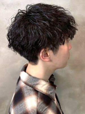 ツイストパーマ 黒髪 マッシュ メンズパーマ カジュアル