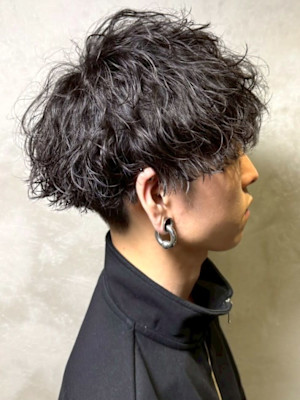 ツイスパ 束感 刈り上げ ツーブロックマッシュ 黒髪 20代