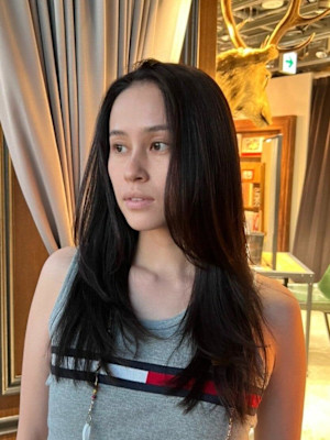 アッシュブラックレイヤーカット