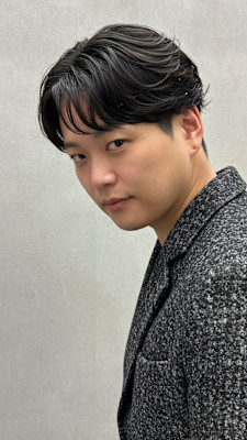 横浜桜木町メンズ・大人ニュアンスパーマ×センターパート