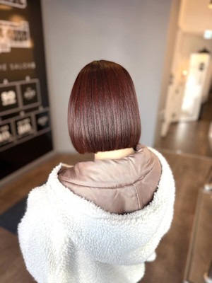 ぱつっとボブにワインレッド