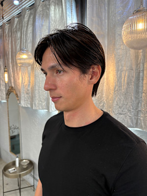 ステップボーンカットメンズヘア/センターパート