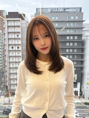 ミディアムレイヤーカット/インナーカラー/イヤリングカラー