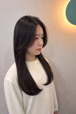 ツヤ感重視のナチュラルロングレイヤー