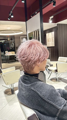 ピンクを効かせたメンズショート