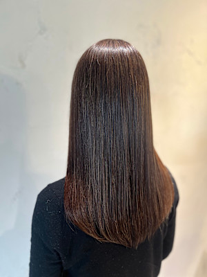 髪質改善メニューで仕上げたストレートスタイル。