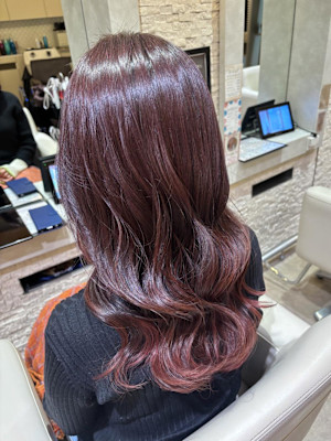 艶感たっぷり♪大人ガーリーなボルドーヘア