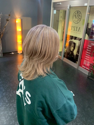 ミルクティーベージュ　ブリーチ　ケアブリーチ　レイヤー