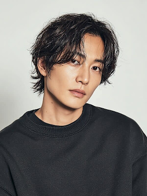 センターパートウルフ