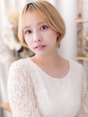 シースルーバング金髪ひし形レイヤーショート　ハッシュボブ