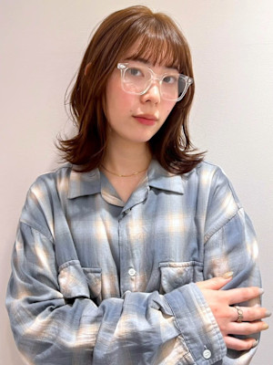 レイヤーカット 顔周りカット ブラウンベージュ 外ハネ