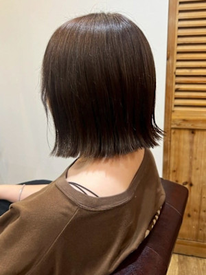 アッシュブラウン 外ハネボブ 切りっぱなしボブ 髪質改善