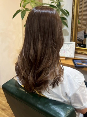 アッシュベージュ ロングレイヤー 髪質改善 透明感カラー