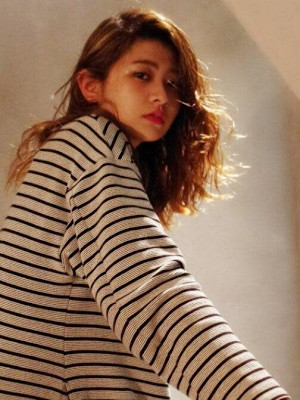 ゆるやかウエーブでちょっと大人め☆フェミニンセミロング