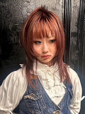 ミディアムレイヤーカット オレンジブラウンカラー