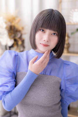 黒髪姫カット切りっぱなしミニボブレイヤー　スモーキーカラー