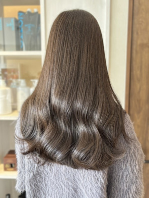 アッシュベージュ 透明感カラー 韓国ヘア ロング 20代