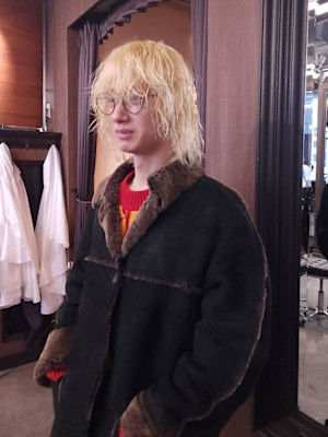 マッシュウルフブロンドパーマスタイル