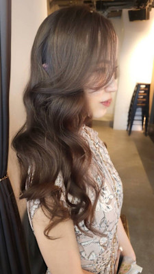 上品さと大人の可愛さを両立したash beige color