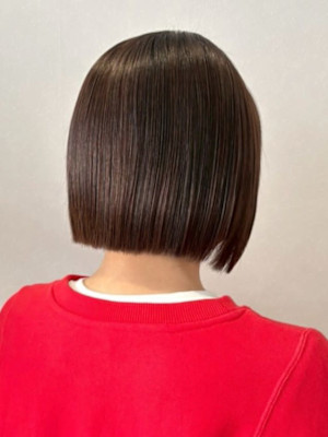 切りっぱなしボブ ブラウンカラー 髪質改善 透明感カラー