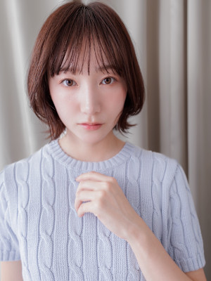 ダークグレーウェットヘア外ハネハッシュボブウルフ30代40代