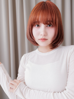 コーラルピンク顔周りレイヤーカットシャギーボブ20代30代