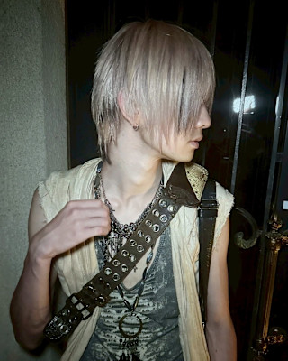 シルバーカラー　デザインカラー　ケアブリーチカラー　ウルフ