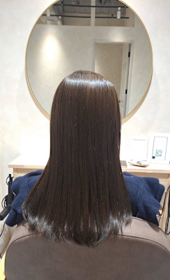 オリーブベージュ