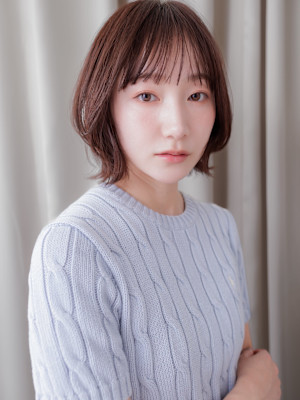 ダークグレーウェットヘア外ハネハッシュボブウルフ30代40代