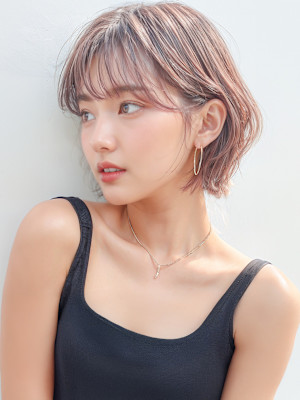 細めハイライト耳かけフェザーショートボブp1　ローズベージュ