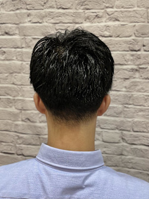 ツーブロックナチュラルアップバングショート