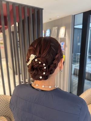 後ろ姿まで美しいお呼ばれアップ