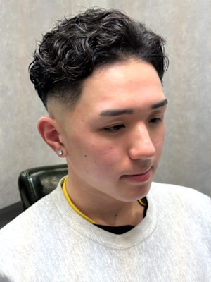 フェードカット ビジネスヘア アップバング ニュアンスパーマ
