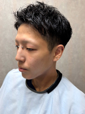 フェードカット 刈り上げ メンズショート アップバング 短髪
