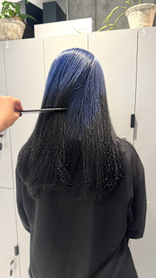 暗髪×透明感ブルー