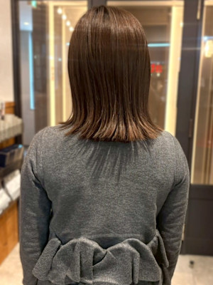 ナチュラルブラウン ダメージレスカラー 外ハネミディアム