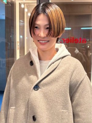 ハンサムショート センターパート ブリーチ ベージュカラー