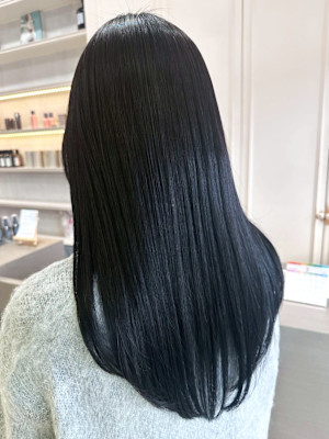 暗髪 ブルーブラック 艶カラー 髪質改善 セミロング 20代