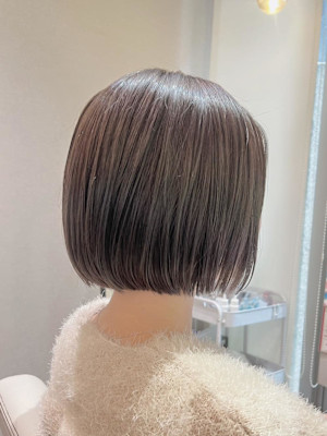 ミニボブ　グレージュカラー