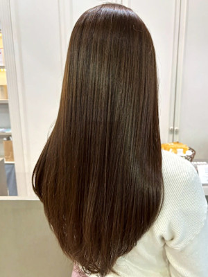 ラテベージュ 髪質改善カラー ロングヘア ツヤ髪ストレート