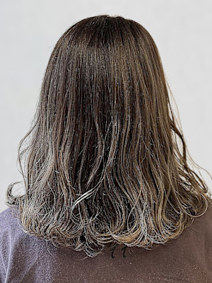 ミディアムレイヤー アッシュブラウン グラデーションカラー