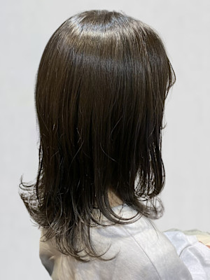 レイヤーカット グレージュ 艶髪 ストレート 透明感カラー 